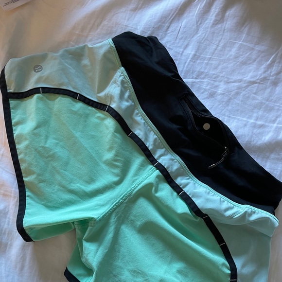EUC Lululemon speed shorts - Picture 2 of 2